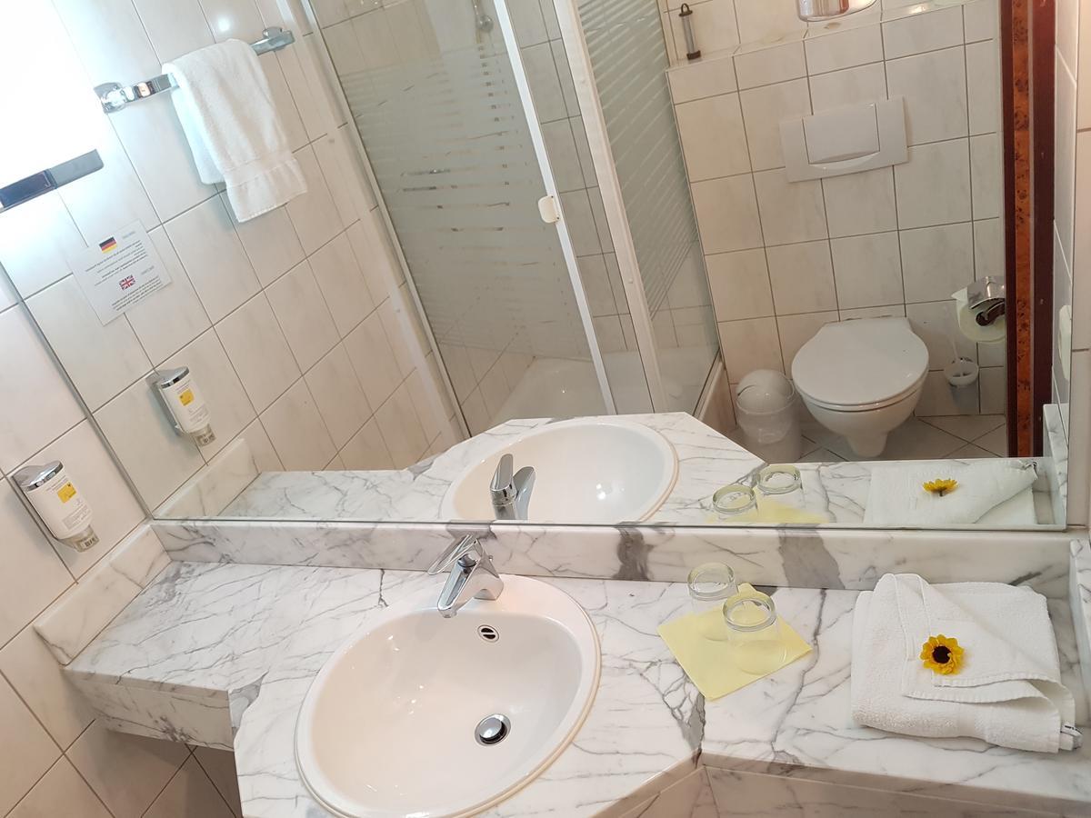 Landhotel Trampe Екстериор снимка