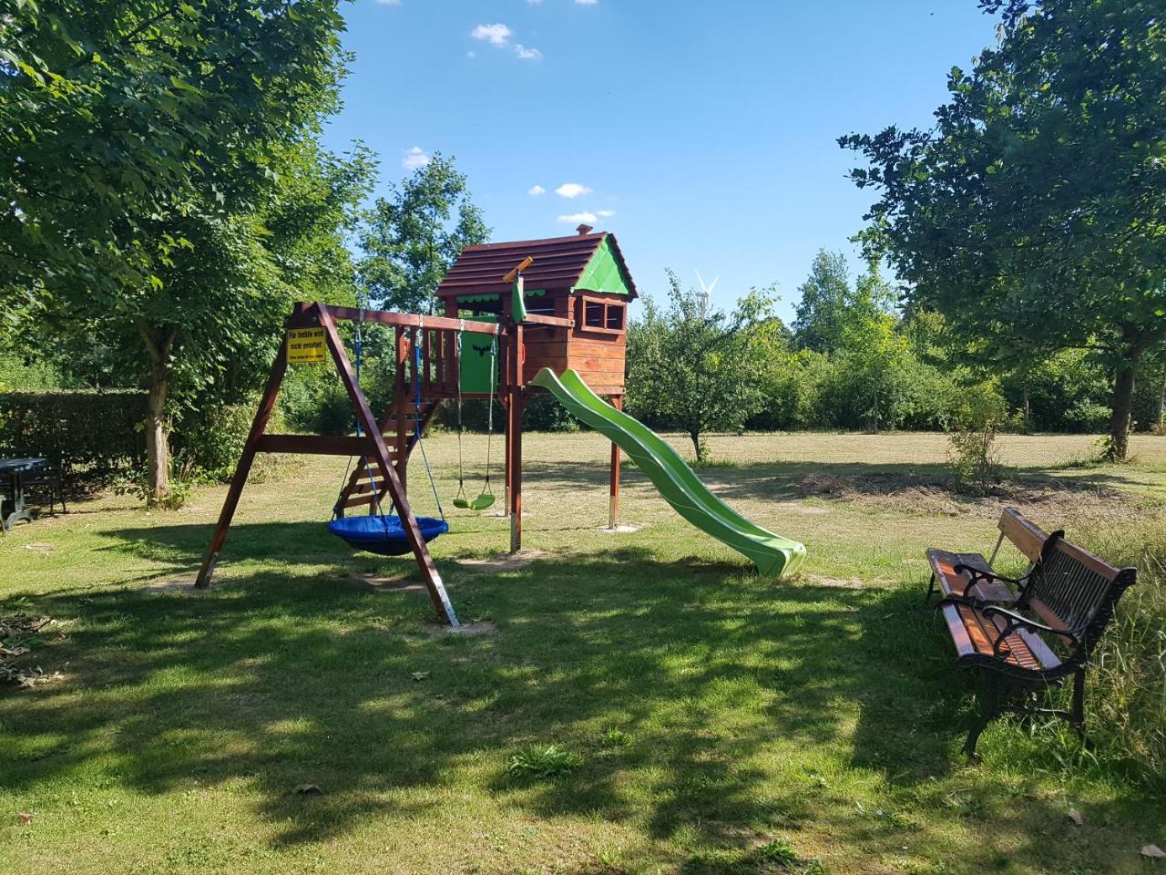 Landhotel Trampe Екстериор снимка